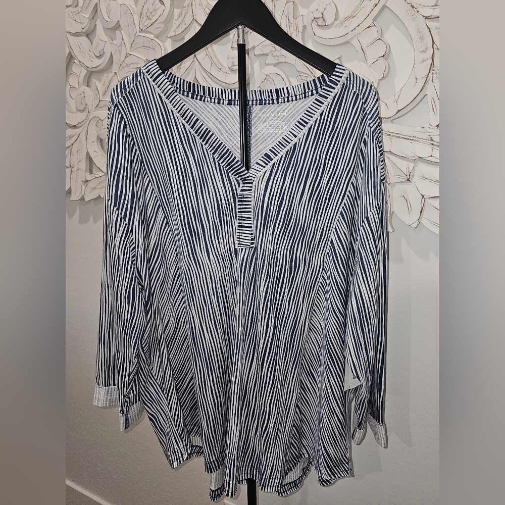 NWT Westbound Flattering Navy and White Striped Comfy Blouse. 2X - Picture 2 of 5